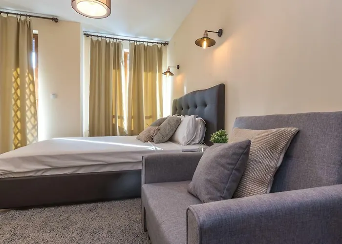 ★ Stylish & Cozy In Valentina Heights Boutique ★ バンスコ