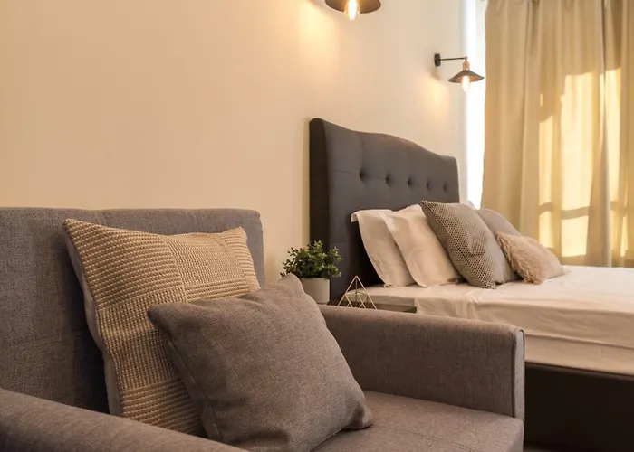 ★ Stylish & Cozy In Valentina Heights Boutique ★